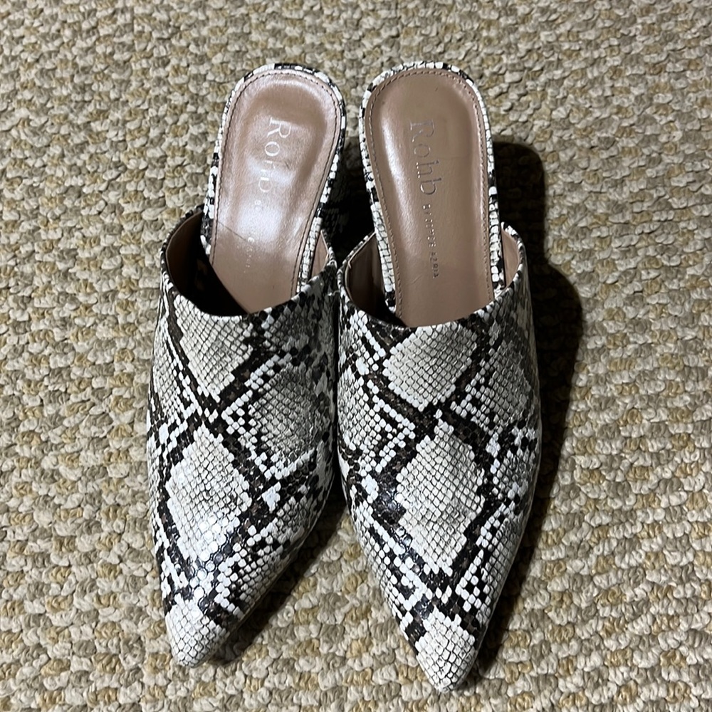 Rohb Snakeskin Pointed Toe Heeled
Mules Sz 7 1/2.